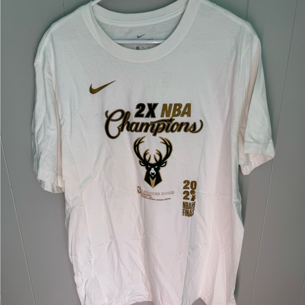 Nike Milwaukee Bucks 2021 NBA Championship Locker Room T-shirt size XL